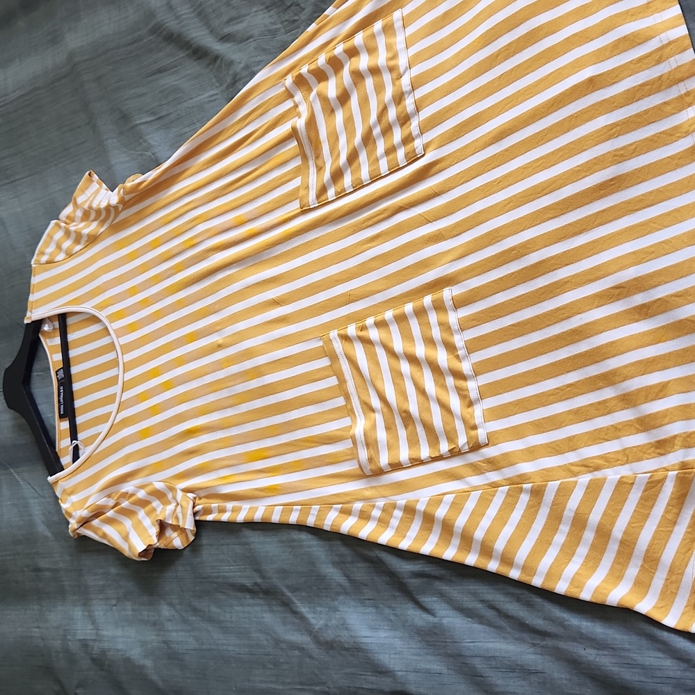 Yellow and white 💛 strip dress size Large two pockets in the front Nina Leonard